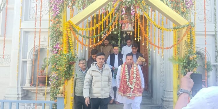 बद्रीनाथ धाम पहुंचे बीकेटीसी अध्यक्ष हेमंत द्विवेदी