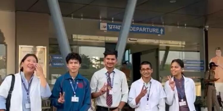 श्री गुरु राम राय विश्वविद्यालय ने स्पोर्ट्स अचीवर्स को करवाई चाॅपर की सैर