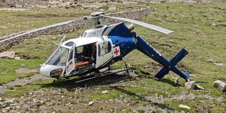 हेली एम्बुलेंस में तकनीकी खराबी, पायलट ने कराई सुरक्षित लैंडिंग