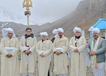 केंद्रीय स्वास्थ्य मंत्री जीपी नड्डा ने पिथौरागढ़ में ली वाइब्रेंट विलेज योजना के कार्यों की जानकारी, जवानों से की भेंट