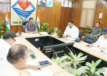 मुख्य सचिव आनन्द बर्द्धन ने सचिवालय में सिंचाई एवं लघु सिंचाई विभाग की समीक्षा की