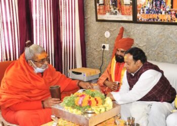 भगवान बदरीविशाल के दर्शन को पहुंचे शंकराचार्य स्वामी वासुदेवानंद सरस्वती महाराज