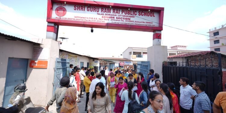 एसजीआरआर एजुकेशन मिशन की शिक्षक चयन प्रक्रिया में उत्तर भारत के विभिन्न राज्यों से अभ्यर्थियों ने किया प्रतिभाग