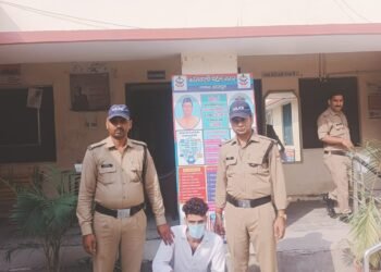 ISBT चौकी के पास युवक ने किया फायर, स्थानीय लोगों ने पकड़ कर पुलिस को सौंपा देशी तमंचा बरामद