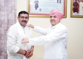 परमवीर चक्र विजेता योगेन्द्र सिंह यादव ने श्री दरबार साहिब में टेका माथा