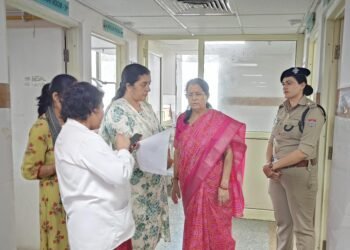 पीड़िता से मिलने पहुंची राज्य महिला आयोग की अध्यक्ष, आरोपियों के विरुद्ध कड़ी कार्रवाई के निर्देश