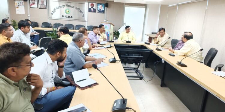  उपाध्यक्ष मसूरी देहरादून विकास प्राधिरकण द्वारा प्राधिकरण के कार्यों की समीक्षा बैठक ली गयी