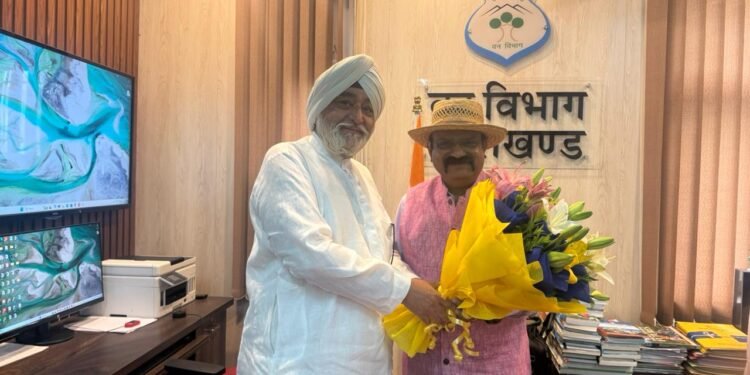  हेमकुंट साहिब मैनेजमेंट ट्रस्ट के अध्यक्ष ने उत्तराखंड वन विभाग प्रमुख समीर सिन्हा से मुलाकात की  