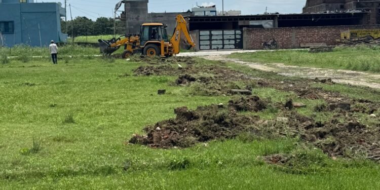 अवैध प्लाटिंग MDDA की कार्रवाई,शिमला बाईपास पर चला बुलडोजर