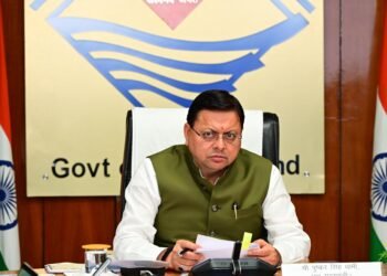 सीएम धामी ने एक पेड़ मॉं के नाम अभियान के तहत किया पौधारोपण