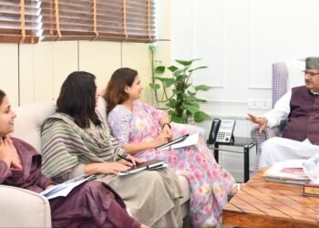 ग्राम्य विकास मंत्री गणेश जोशी ने की समीक्षा बैठक, बंद सड़कों को जल्द खोलने के दिए निर्देश