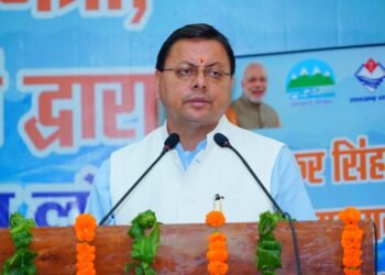 CM धामी ने परिवहन निगम द्वारा संचालित 20 AC टैम्पो ट्रेवलर को फ्लैग ऑफ किया