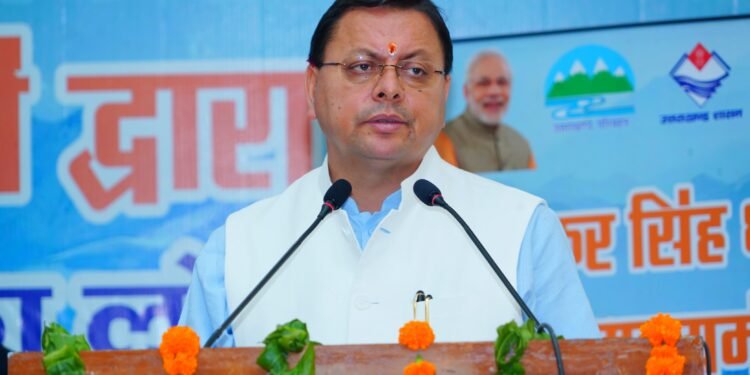 CM धामी ने परिवहन निगम द्वारा संचालित 20 AC टैम्पो ट्रेवलर को फ्लैग ऑफ किया