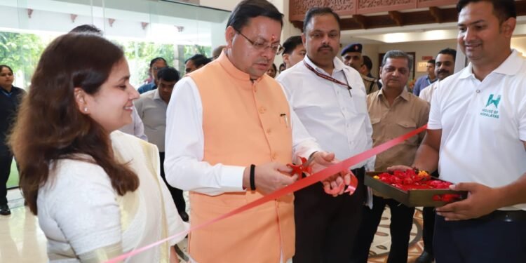 मुख्यमंत्री ने किया ‘हाउस ऑफ हिमालयाज’ आउटलेट का उद्घाटन