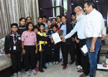 पदक विजेताओं को खेल मंत्री ने किया सम्मानित