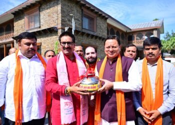 सीएम धीमी ने भगवान सूर्य की मूर्ति के जलाभिषेक के लिए कलश यात्रा का फ्लैग ऑफ किया