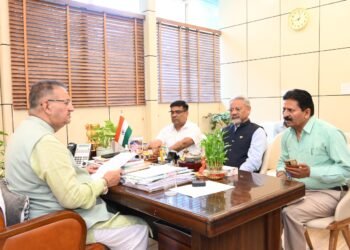 बाढ़ सुरक्षा और जल निकासी योजनाओं को त्वरित गति से पूर्ण करे सिंचाई विभाग:  मंत्री गणेश जोशी