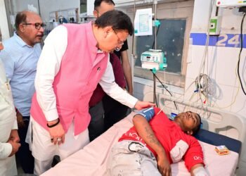 मुख्यमंत्री पुष्कर सिंह धामी पहुंचे हरिद्वार, मनसा देवी हादसे में घायल लोगों से की मुलाकात