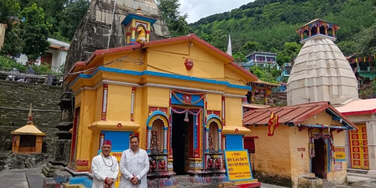 श्री बदरीनाथ – केदारनाथ मंदिर समिति अध्यक्ष हेमंत द्विवेदी ने श्री विश्वनाथ मंदिर गुप्तकाशी के दर्शन किये