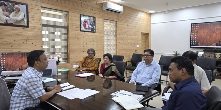 स्वास्थ्य सेवाओं में सुधार के लिए मुख्यमंत्री ने दिए निर्देश,स्वास्थ्य आयुक्त बनाने पर विचार