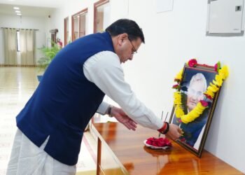 मुख्यमंत्री पुष्कर सिंह धामी ने अटल बिहारी वाजपेई को दी श्रद्धांजलि