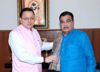 मुख्यमंत्री पुष्कर सिंह धामी ने केंद्रीय सड़क परिवहन एवं राजमार्ग मंत्री नितिन गडकरी से शिष्टाचार भेंट की