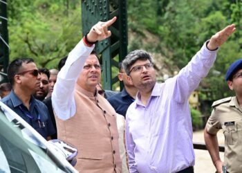 आपदा प्रभावित लोगों को देख सीएम धामी ने रुकवाया काफिला