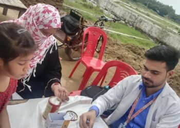  महंत इन्दिरेश अस्पताल के निःशुल्क स्वास्थ्य परीक्षण शिविर में उमड़े ग्रामीण