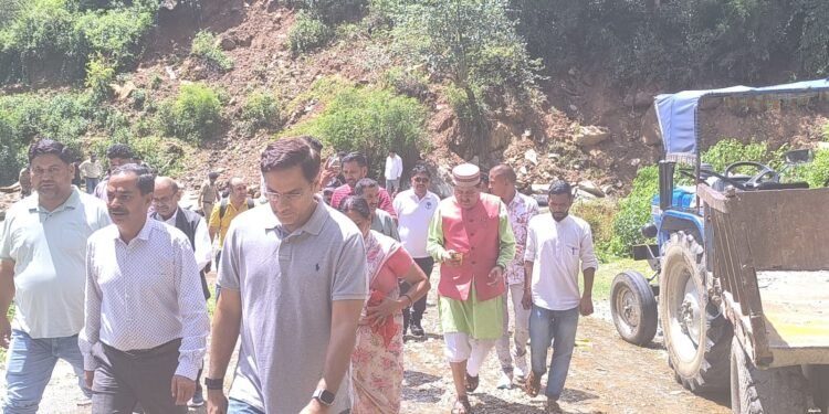 आपदा की घड़ी में रुद्रप्रयाग के साथ सौरभ बहुगुणा, स्थलीय निरीक्षण कर बोले– ‘हर परिवार को मिलेगी मदद