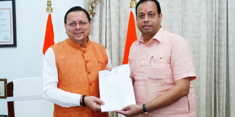 मुख्यमंत्री पुष्कर सिंह धामी से मिले बीकेटीसी अध्यक्ष हेमंत द्विवेदी