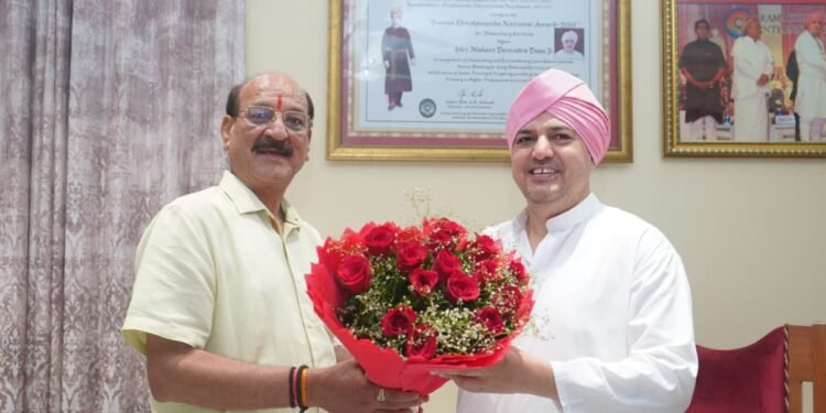 वन मंत्री सुबोध उनियाल ने श्री दरबार साहिब में टेका मत्था, एसजीआरआर ग्रुप की सेवाओं की सराहना