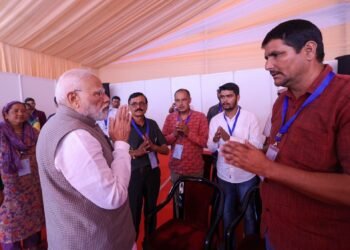 प्रधानमंत्री नरेंद्र मोदी देहरादून पहुंचे, आपदा की स्थिति का लिया जायज़ा