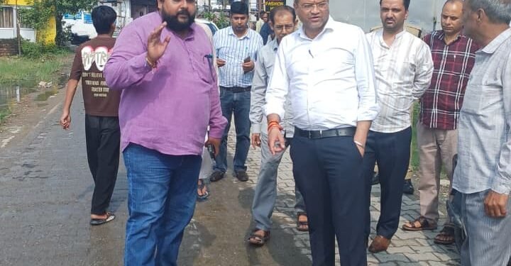मेयर सौरभ थपलियाल ने किया पार्षद संग वार्ड का निरीक्षण