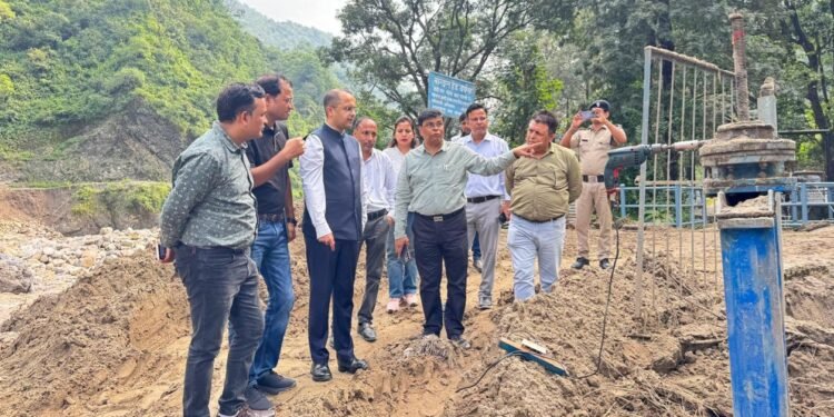 सचिव शैलेष बगोली ने आपदा से क्षतिग्रस्त पेयजल लाइनों को जल्द से जल्द दुरुस्त करने के निर्देश दिए