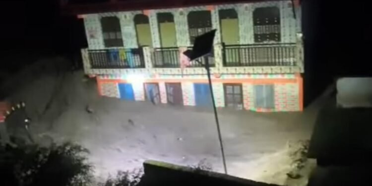 चमोली के नंदा नगर में फटा बादल