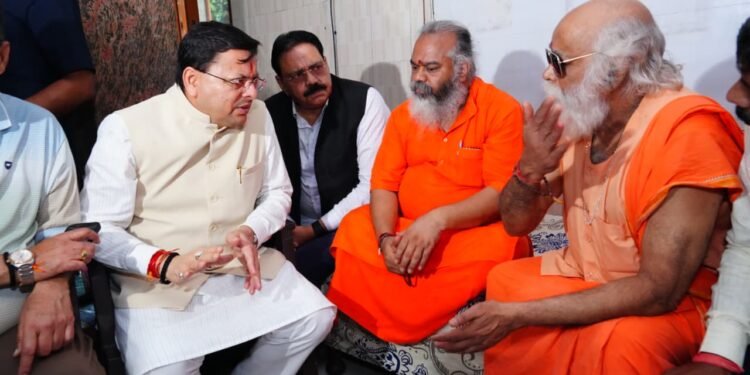 मुख्यमंत्री पुष्कर सिंह धामी ने टपकेश्वर महादेव मंदिर क्षेत्र में अतिवृष्टि से प्रभावित स्थल का निरीक्षण किया