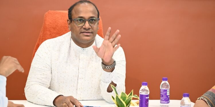 मुख्य निर्वाचन अधिकारी ने की राजनैतिक दलों के साथ बैठक