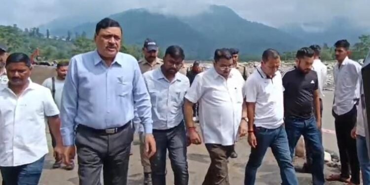 कमिश्नर गढ़वाल ने लिया आपदा का जायजा