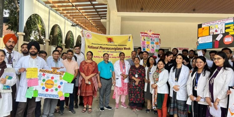 एसजीआरआर मेडिकल कॉलेज में उत्साहपूर्वक मनाया गया राष्ट्रीय फार्माकोविजिलेंस सप्ताह 2025