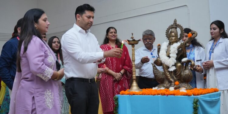 श्री महंत इन्दिरेश अस्पताल में विशेषज्ञ बोले फिजियोथेरेपी दर्द से मुक्ति और सक्रिय जीवन की कुंजी