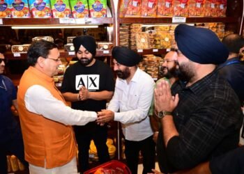 मुख्यमंत्री पुष्कर सिंह धामी ने राजपुर, देहरादून में “GST बचत उत्सव” के तहत विभिन्न दुकानों का भ्रमण किया