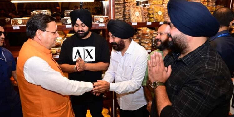 मुख्यमंत्री पुष्कर सिंह धामी ने राजपुर, देहरादून में “GST बचत उत्सव” के तहत विभिन्न दुकानों का भ्रमण किया