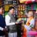 मुख्यमंत्री पुष्कर सिंह धामी ने”स्वदेशी अपनाओ” तथा जीएसटी की नई दरों के जनजागरूकता कार्यक्रम के अंतर्गत बाजार भ्रमण किया