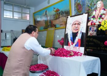 मुख्यमंत्री पुष्कर सिंह धामी ने आरएसएस के वरिष्ठ प्रचारक राधेश्याम को दी श्रद्धांजलि