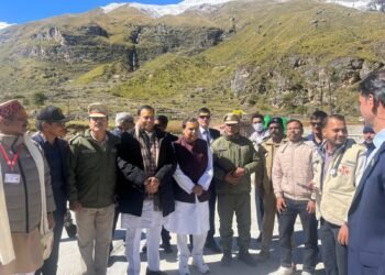 बद्री-केदार धाम पहुंचे मुकेश अंबानी, की विशेष पूजा-अर्चना