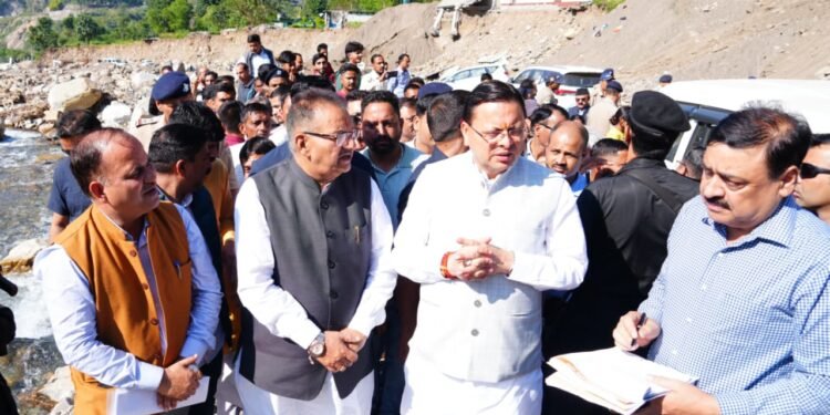 मुख्यमंत्री पुष्कर सिंह धामी ने आपदा प्रभावितों के बीच मनाई दीपावली