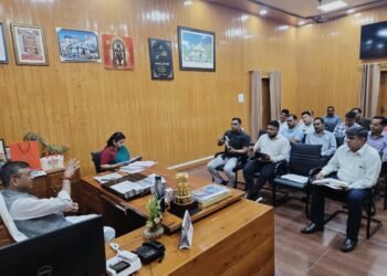मेयर सौरभ थपलियाल ने ली स्वास्थ्य विभाग की समीक्षा बैठक