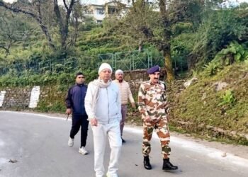 मॉर्निंग वॉक के दौरान मुख्यमंत्री पुष्कर सिंह धामी ने आम लोगों से की बातचीत