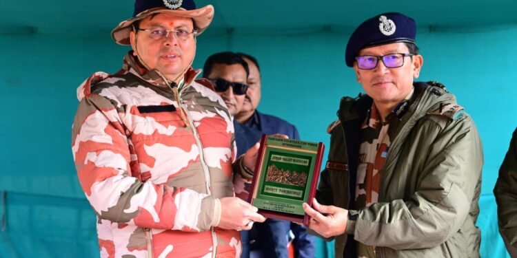 सीमांत गांव मिलम में मुख्यमंत्री ने की आई.टी.बी.पी जवानों और स्थानीय नागरिकों से भेंट