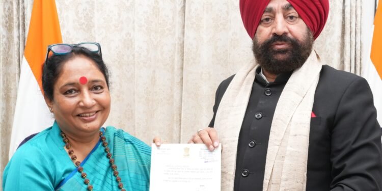 राज्यपाल से राजभवन में विधानसभा अध्यक्ष ऋतु खण्डूड़ी ‘‘भूषण’’ ने शिष्टाचार भेंट की